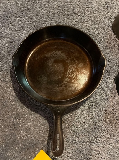 No. 10 Iron Skillet