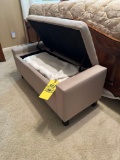 bench w/bedding