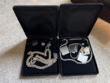 Costume jewelry - Necklaces, earrings, bracelets