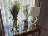 2 Vase Decorations & O-Shaped Modern Lamp