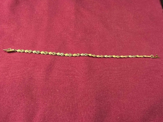 Marked 14Kt Gold Heart Bracelet 4.2 Grams