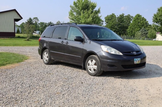 2009 Toyota Sienna minivan, 230K miles