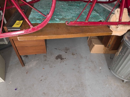 MCM Desk