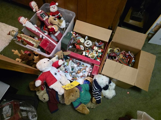 Christmas Decor, Hallmark Ornaments (Loose boxes are Empty), Bears