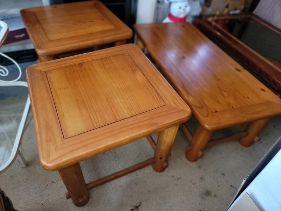 Set of 3 pine matching coffee/end tables