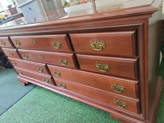 like new Dresser w/ Mirror