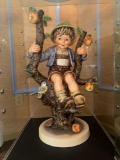 Jumbo Hummel Apple Tree Boy 32