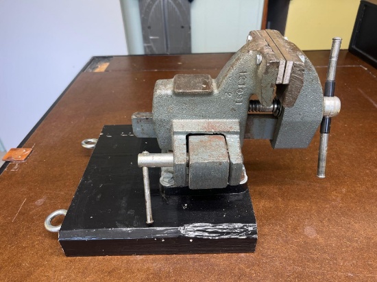 Wilton No. 2 Vice