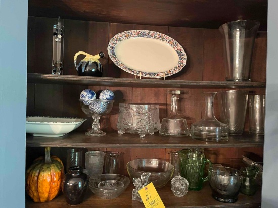 Vases, decanter, crystal pieces, serving plater