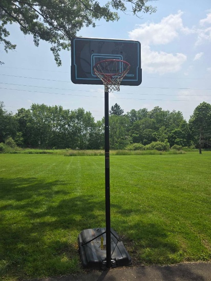 Lifetime Basketball Hoop