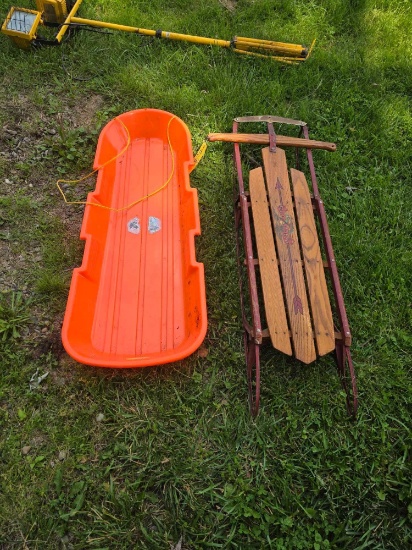 Flexible flyer sled and plastic sled