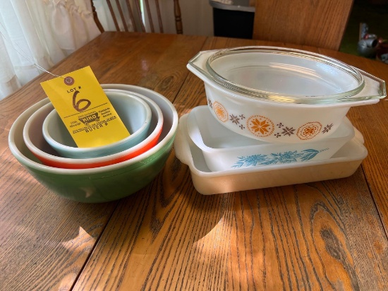 Vintage Pyrex Nesting Bowls and Dishes