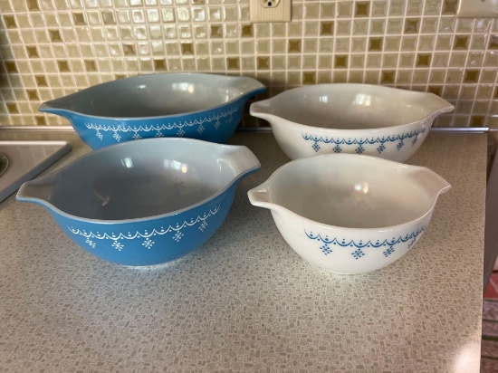Vintage Pyrex Nesting Bowls