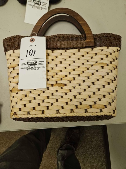 Corn husk purse