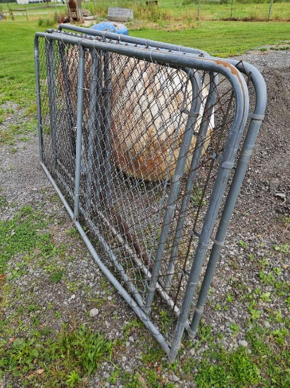 Chain link dog kennel