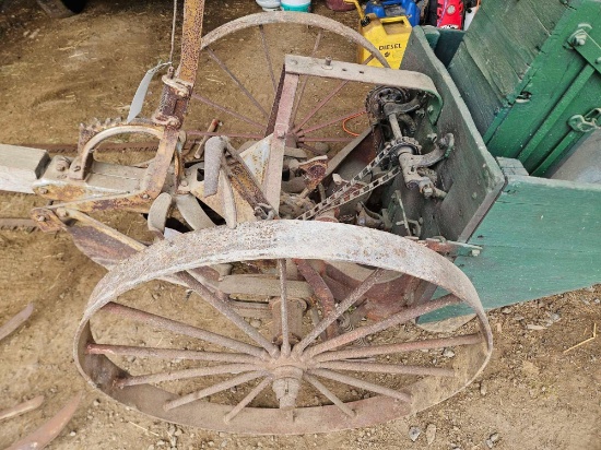 Early potatoe planter