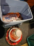 Tote with signs, platters