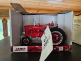Ertl Farmall M tractor, 1/16