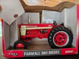 Ertl Farmall 560 diesel tractor, 1/16