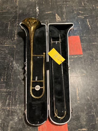 Bundy Trombone w case