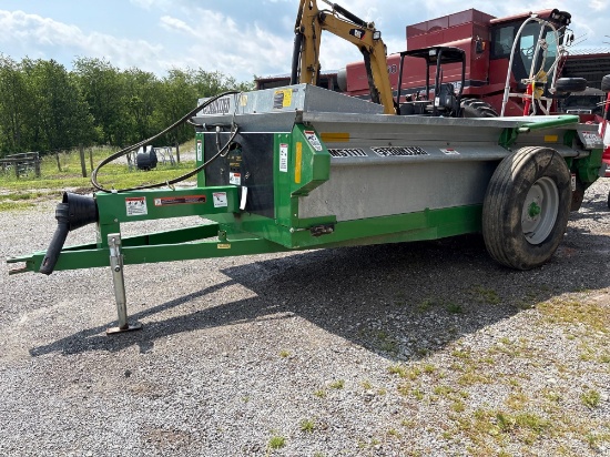 Frontier MS1117 manure spreader with slop gate