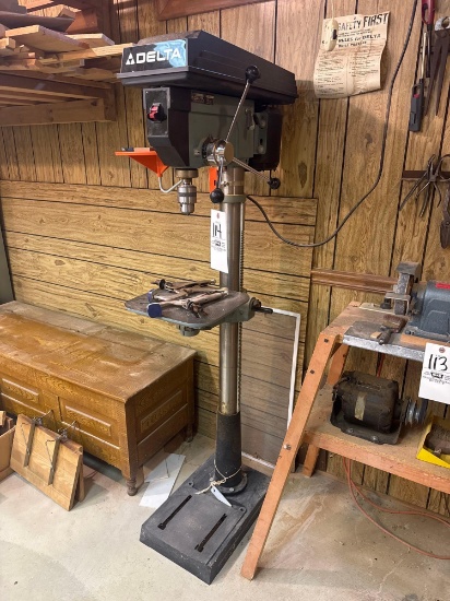 Nice Delta 17-900 drill press with clamps
