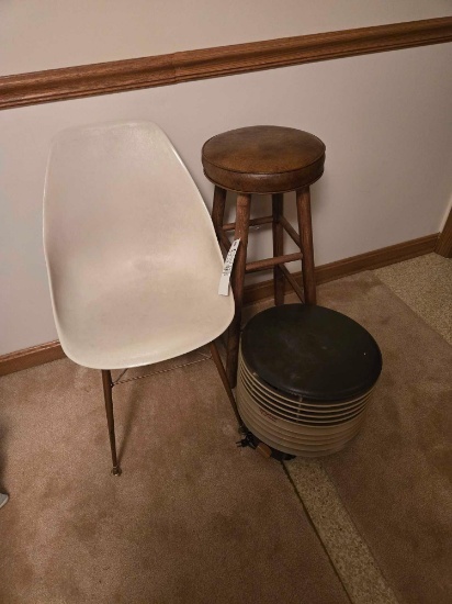 Mid Century Modern Plastic Chair, Atool and Flight Circulators
