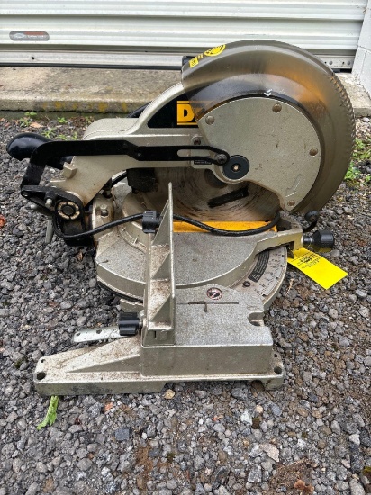 Dewalt 12 Compound Miter Saw