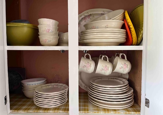 Pfaltzgraff dish set, assorted kitchen items