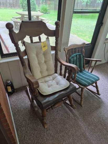 2 Rocking Chairs