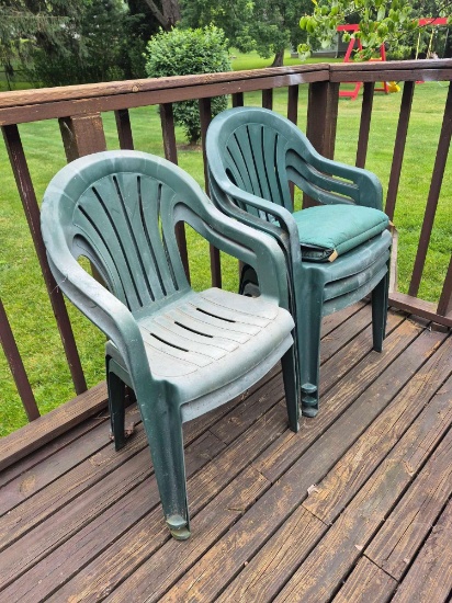 5 Plastic Lawn Chairs