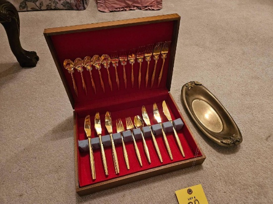 31 Pc. Florintine Flatware Set