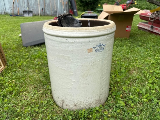 8gal crock with crown