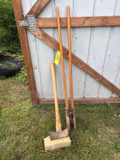 post hole digger and double blade axe