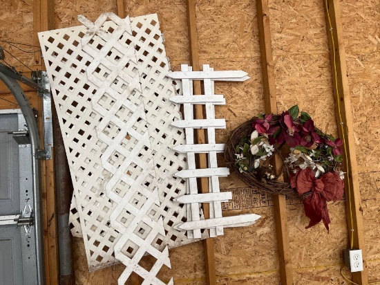 Picket Fencing / Wreath