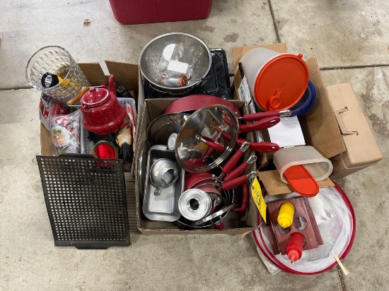 Kitchenware / Pots and Pans / Tupperware