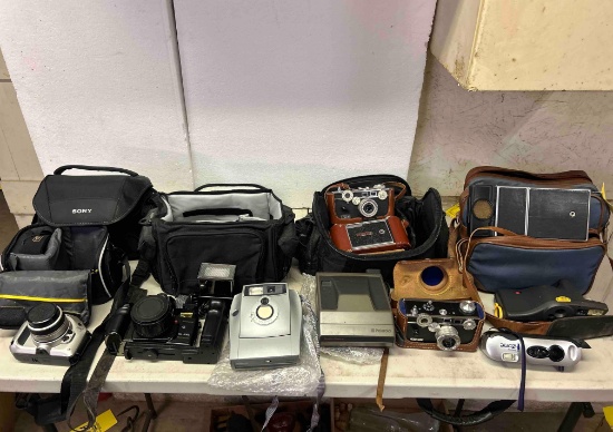 Camera Coll (10) Misc cameras with 5 bags | Online Auctions | Proxibid