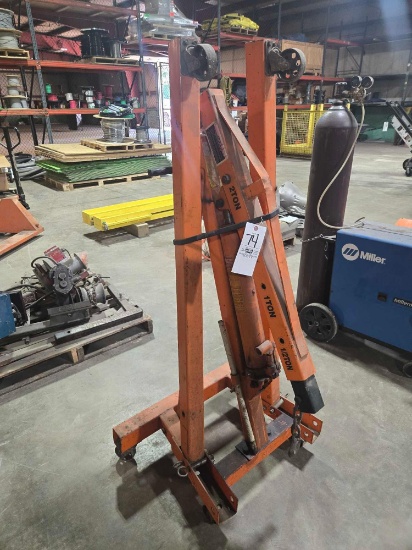 Central Pneumatic 2 Ton Foldable Shop Crane