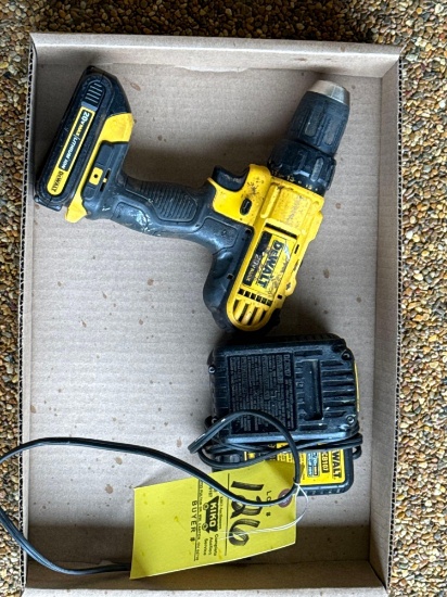 Dewalt 20v drill with extra battery and charger
