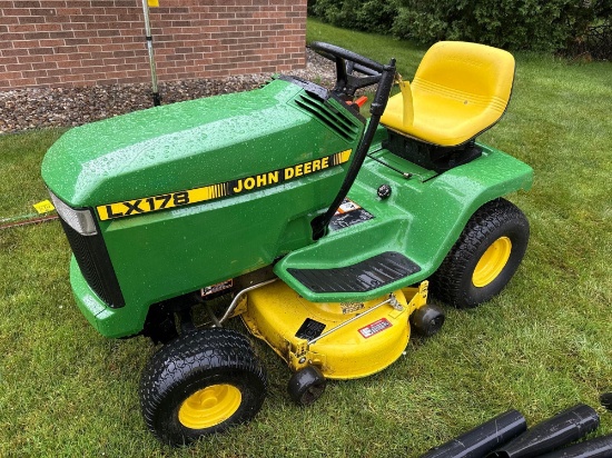 John Deere LX178 riding mower 38deck
