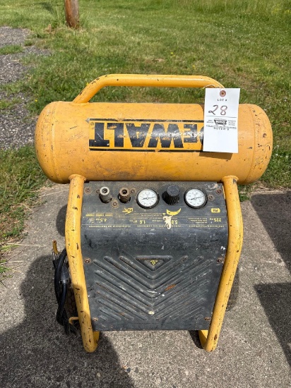 Dewalt 4.5 Gal Portable Air Compressor