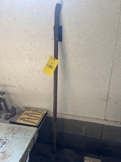 Large pry bar