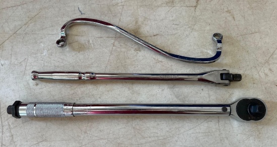 1/2 drive breaker bar and torque wrench