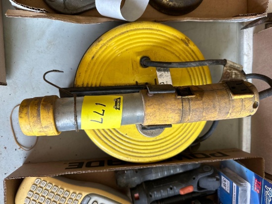 retractable shop light