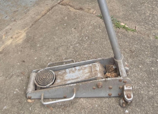 garage floor Jack