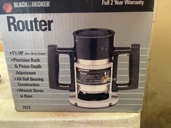 Black & Decker router and bits