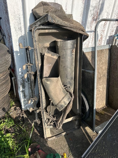 mower mount leaf catcher