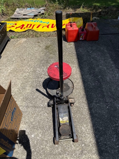 Larin 2.5 Ton Floor Jack and Craftsman Stool