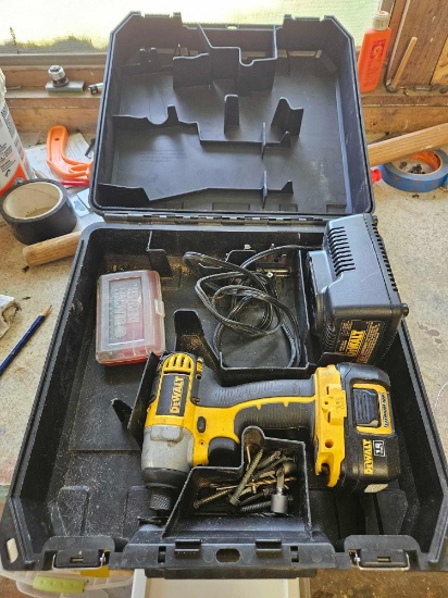 Dewalt 18 V 1/4" Impact Driver with Battery, Charger and Case