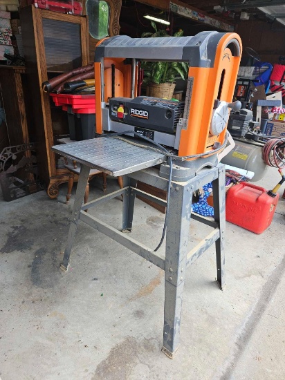 Ridgid TP13002 13-In. Portable Planer on Stand